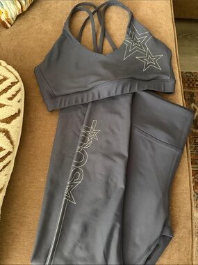 SOUL Cycle Women’s Slate Grey Sports Bra & Leggings Set with Star Accent Size M